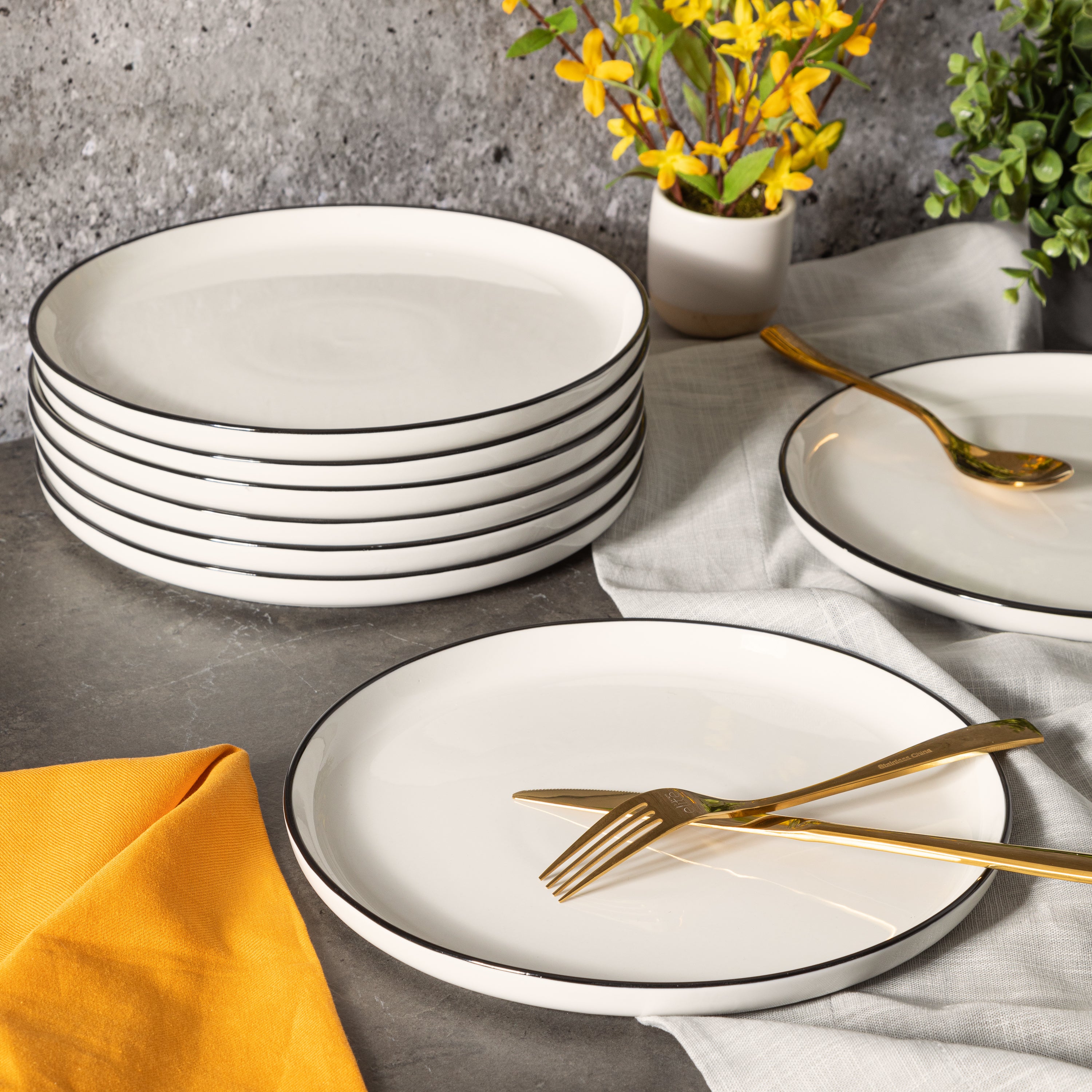Gibson Home Oslo 8-Piece Porcelain 10.5" Dinner Plate Set